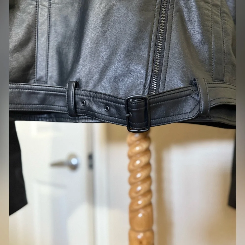 NWOT Hollister Black Faux Leather Moto Jacket Size Small - Picture 4 of 5
